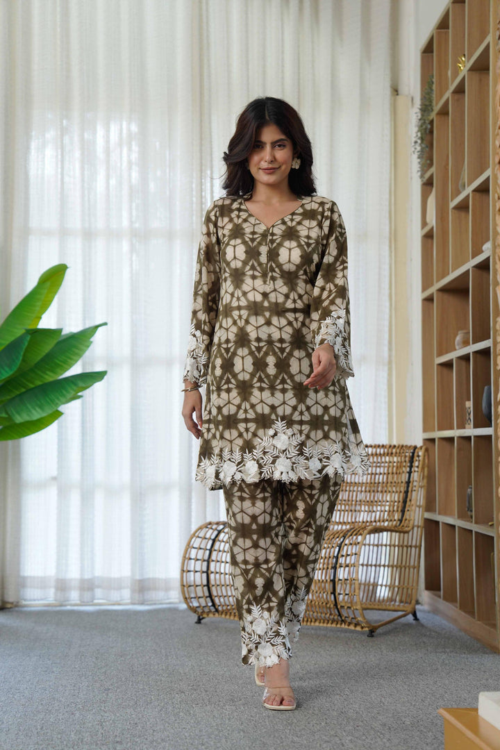 🌸 Olive Tie-Dye Embroidered 2-Piece Set