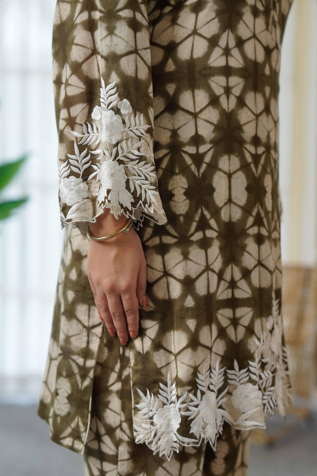 🌸 Olive Tie-Dye Embroidered 2-Piece Set