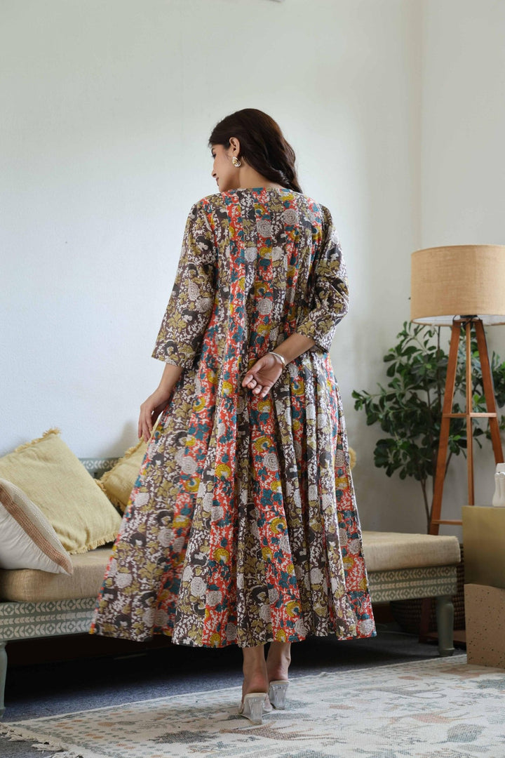 ISLA BLUSH FLORAL DRESS - Kaajh