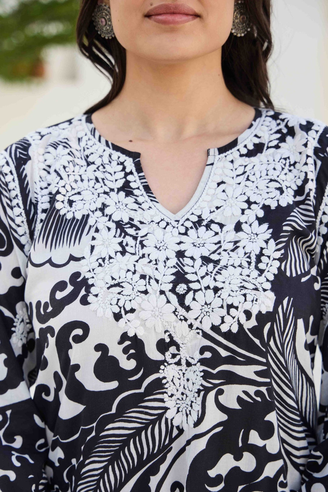 NOOR BLACK CHIKANKARI EMBROIDERED KURTA - Kaajh